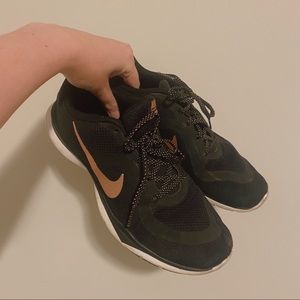 Nike Flex TR 6 Black and Rose Gold Running Shoes